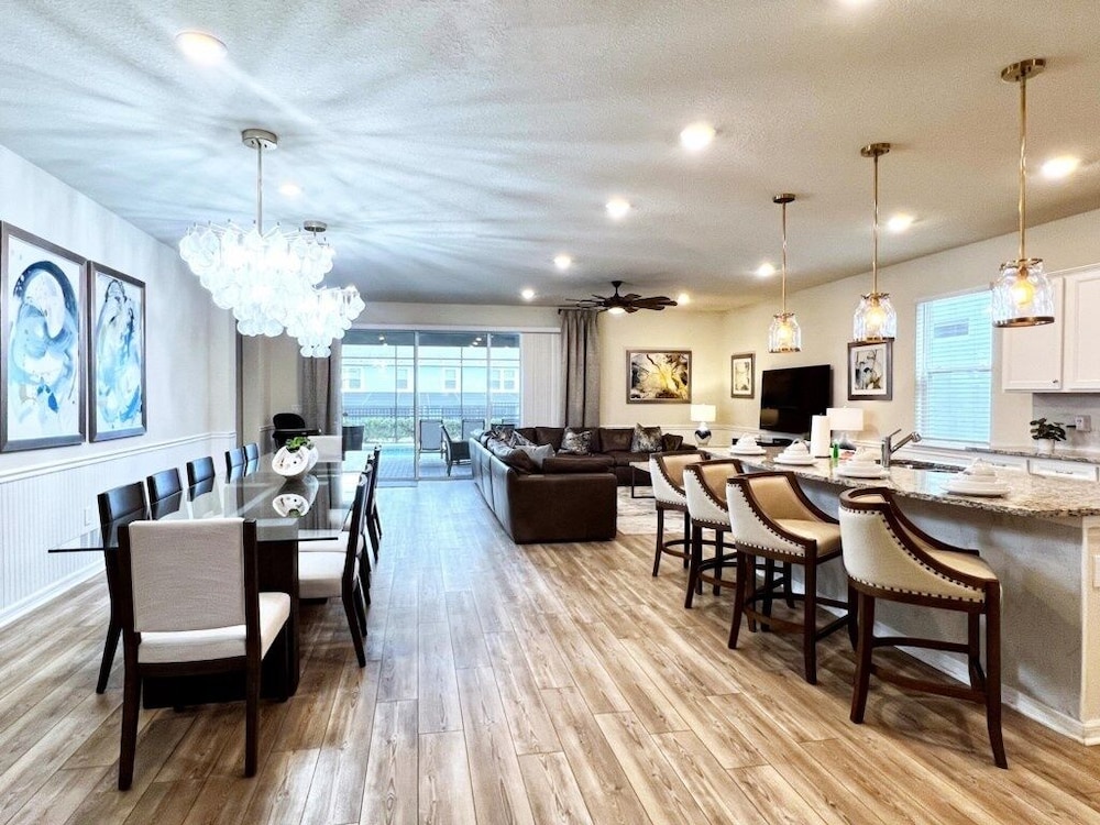 Stunning Themed 7 Bed Pool Home With Theater-3229l 7 Bedroom Home