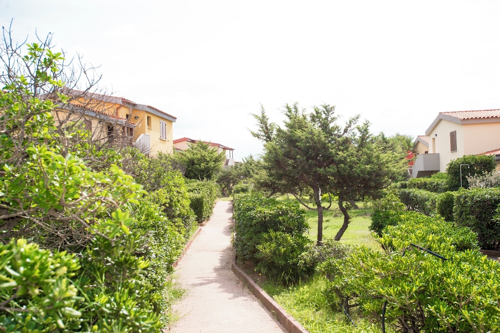 Hotel with swimming pool just 300 mt from the Baia delle Mimose-beach