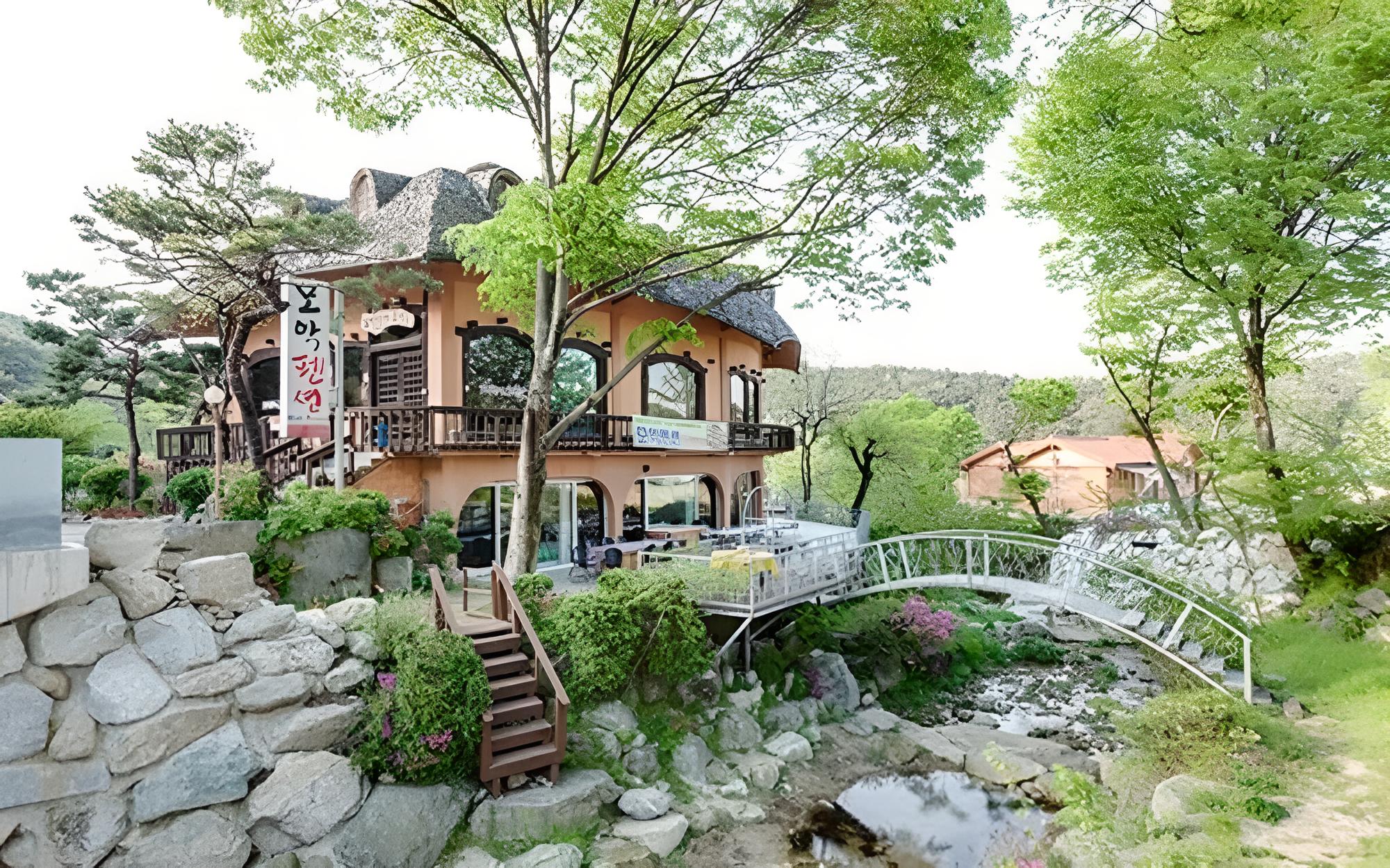 Wanju Moak Pension