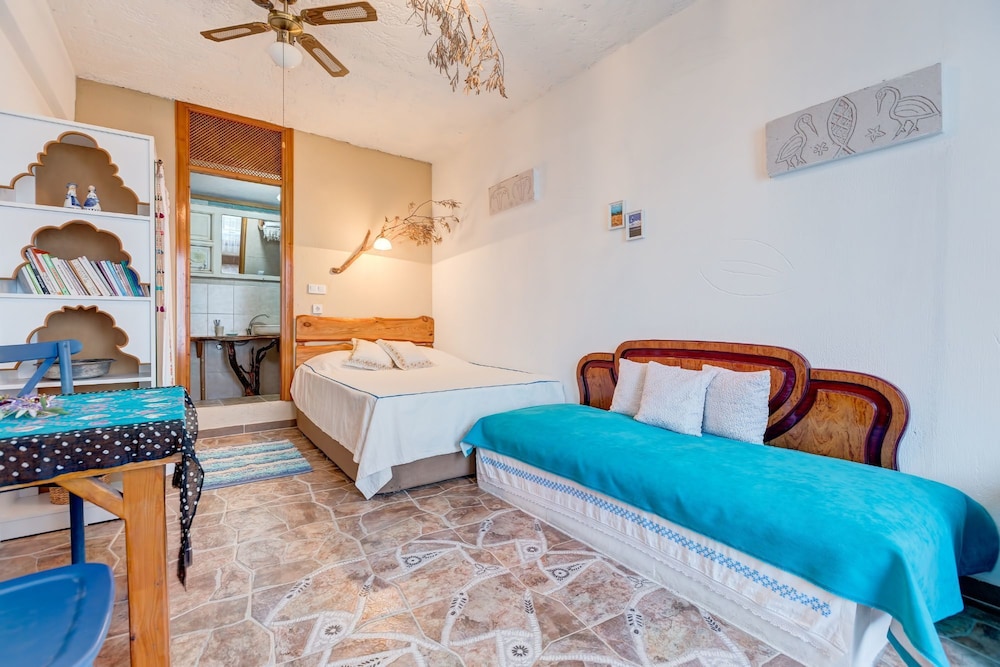 Mavi Keci Otel