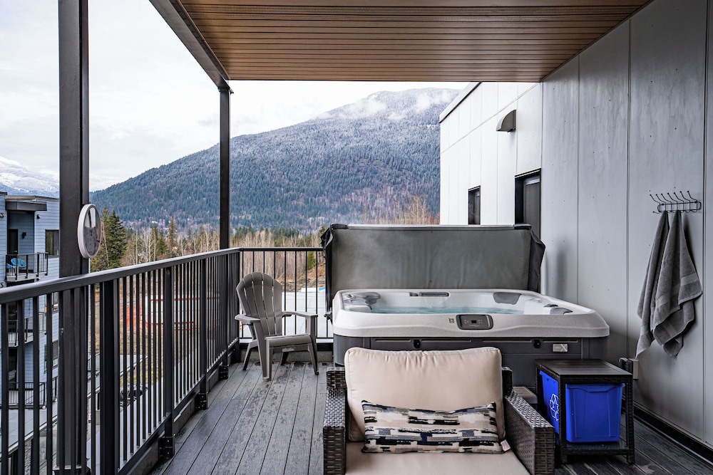 Alpine Retreat by Revelstoke Vacations