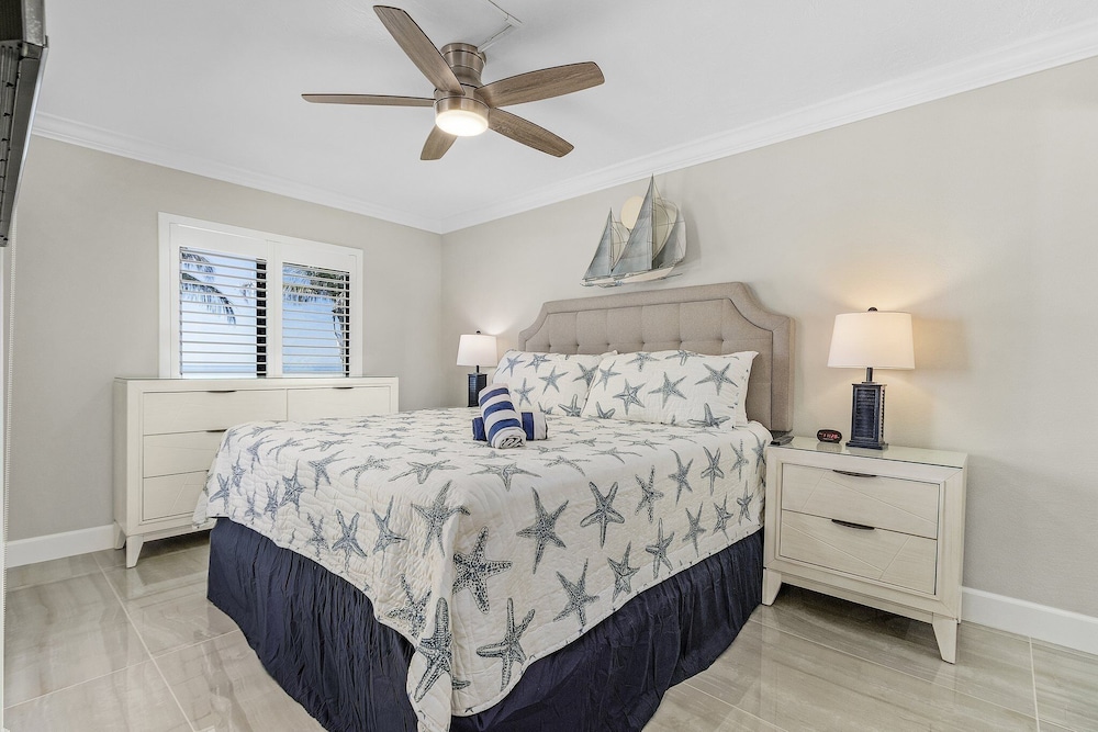 Seaside 101: Oceanview 2br/2ba Condo With Pool, Steps To Beach 2 Bedroom Condo