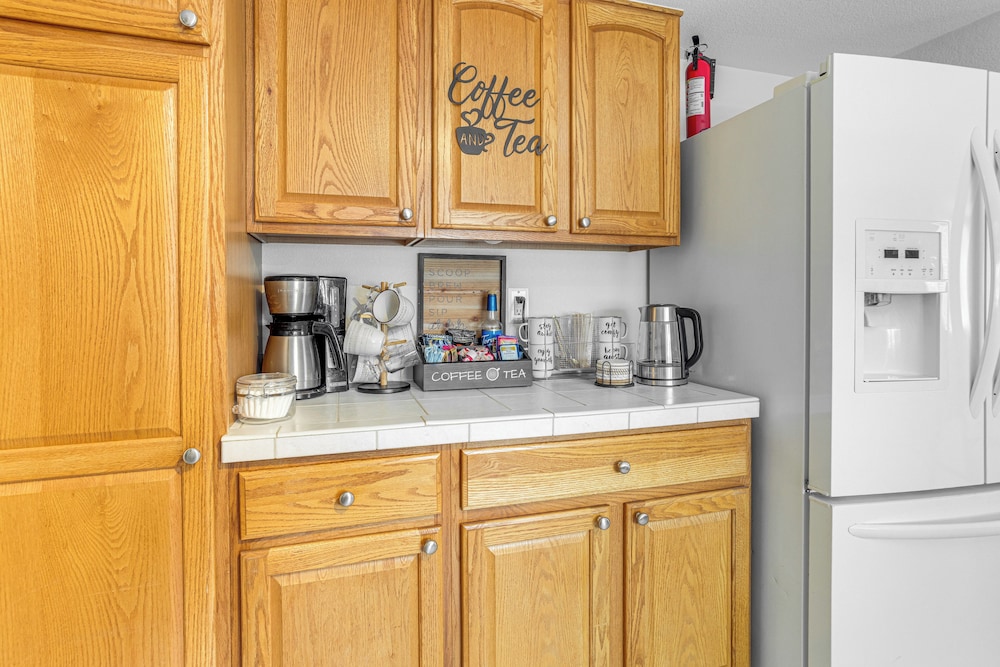 Pet-friendly Retreat w/ Fenced Yard in Denver