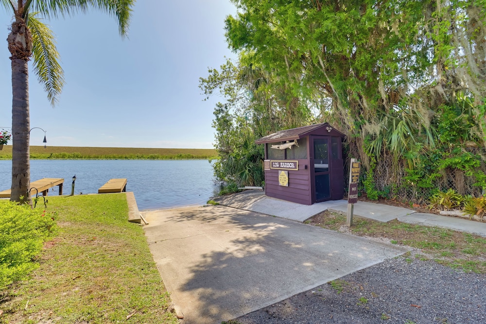 Fish On-site: Okeechobee Cabin w/ Pool Access