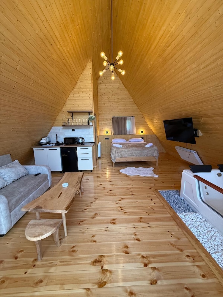 Mestia POV Luxury Cabins