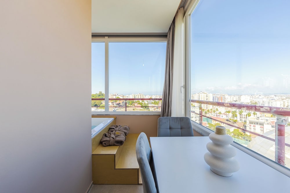 Marina Jacuzzi Suites 2 by  PS