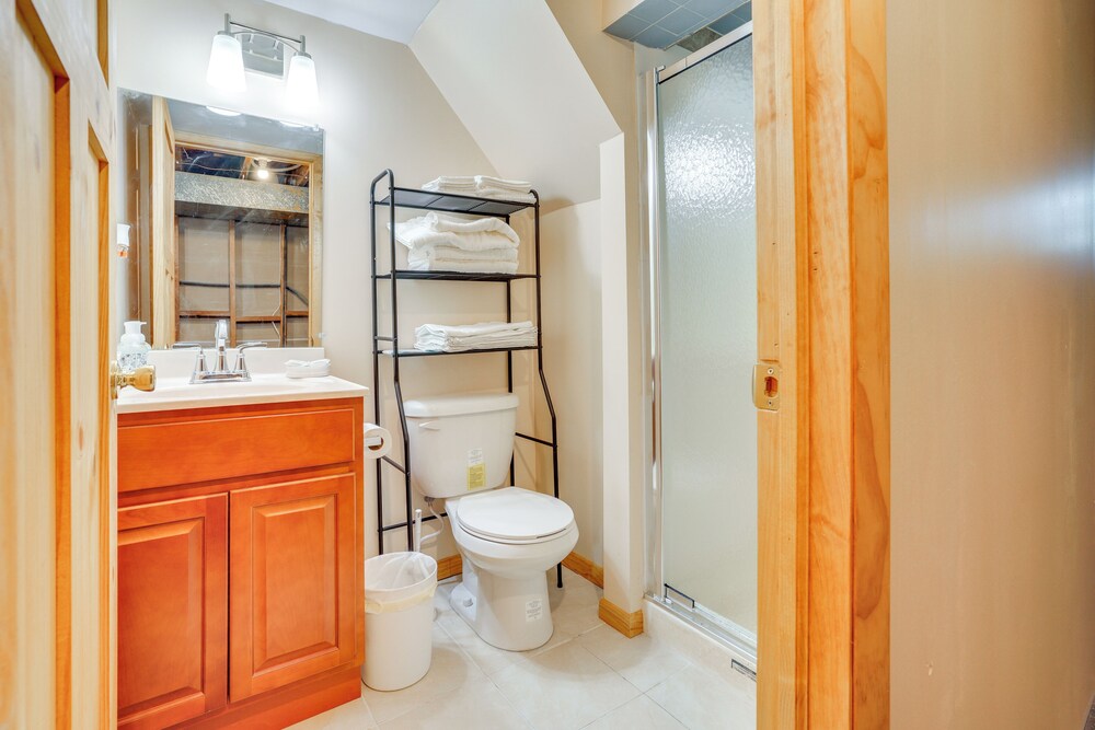 10 Mi to Downtown: Group Getaway in Minneapolis