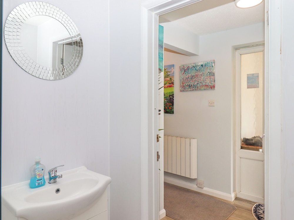 Brixham Breeze Cabin