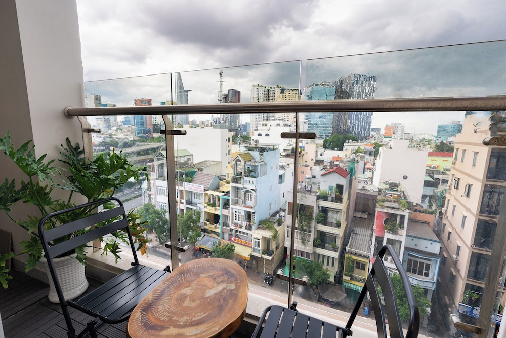 Otis Millennium Saigon Balcony Apartment
