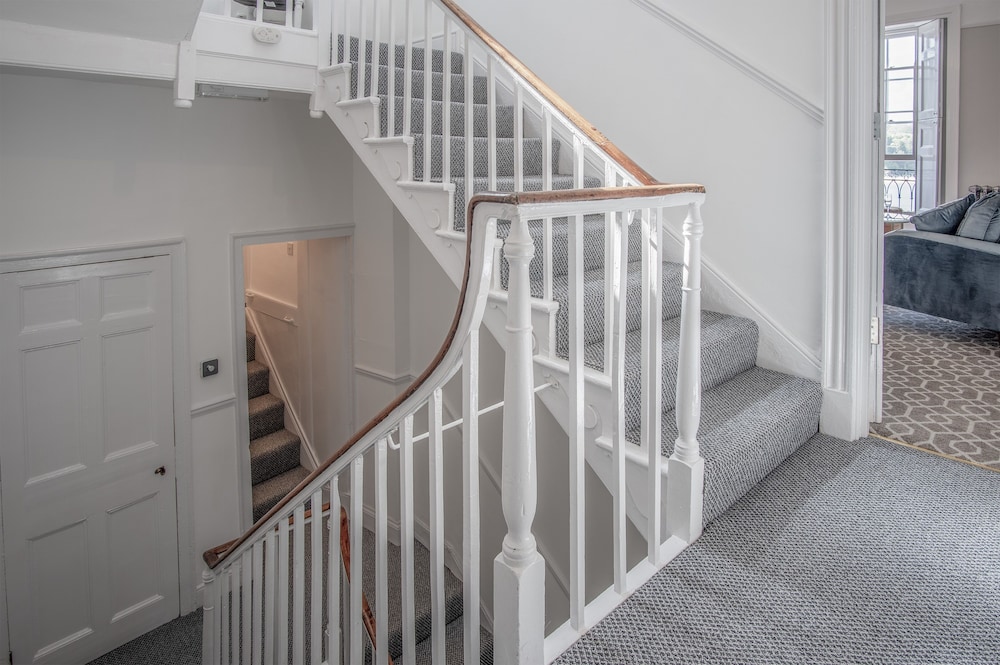 Gwynne House - 6 Bedroom - Tenby Harbour view 5