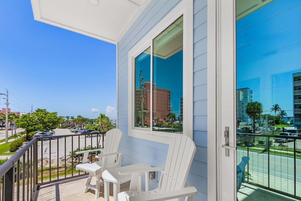 319 Bay & Beach Blessings: Pool Home W/ Water Views! 4 Bedroom Home