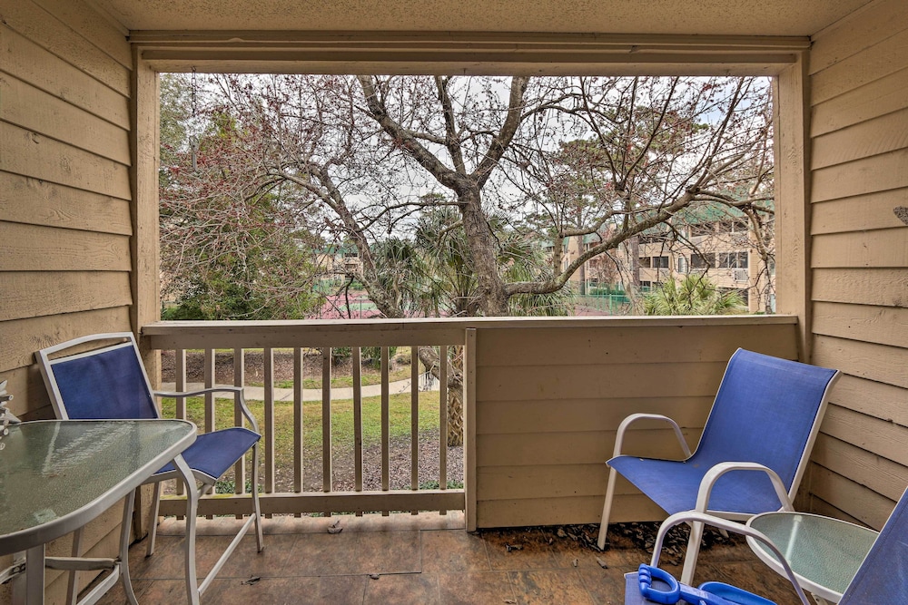 Steps to Beach & Pool Area: Hilton Head Condo