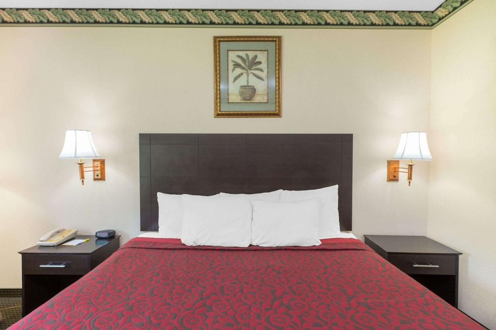 Days Inn by Wyndham Sullivan view 5