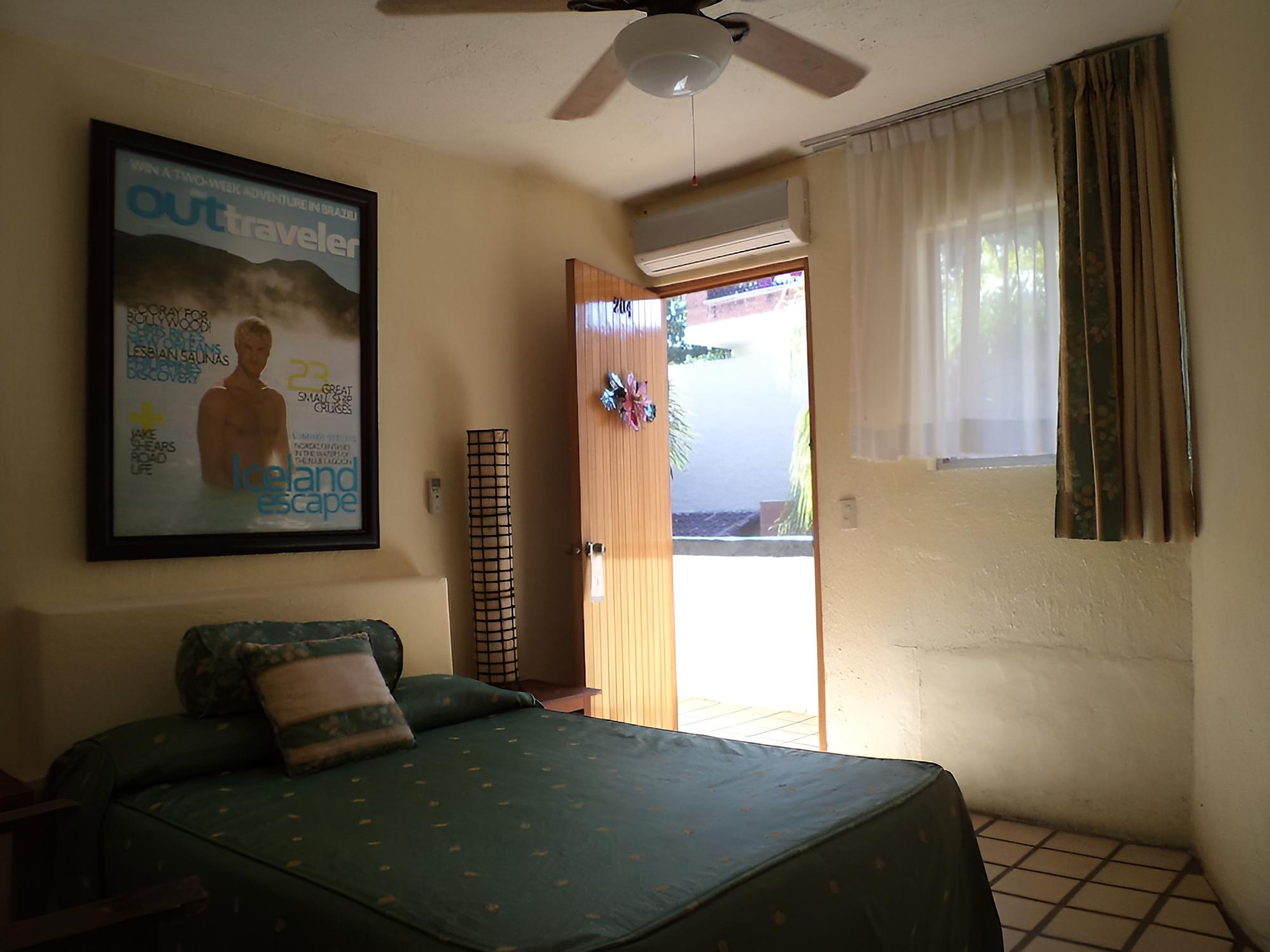 Hotel Mercurio - Caters to Gay Men