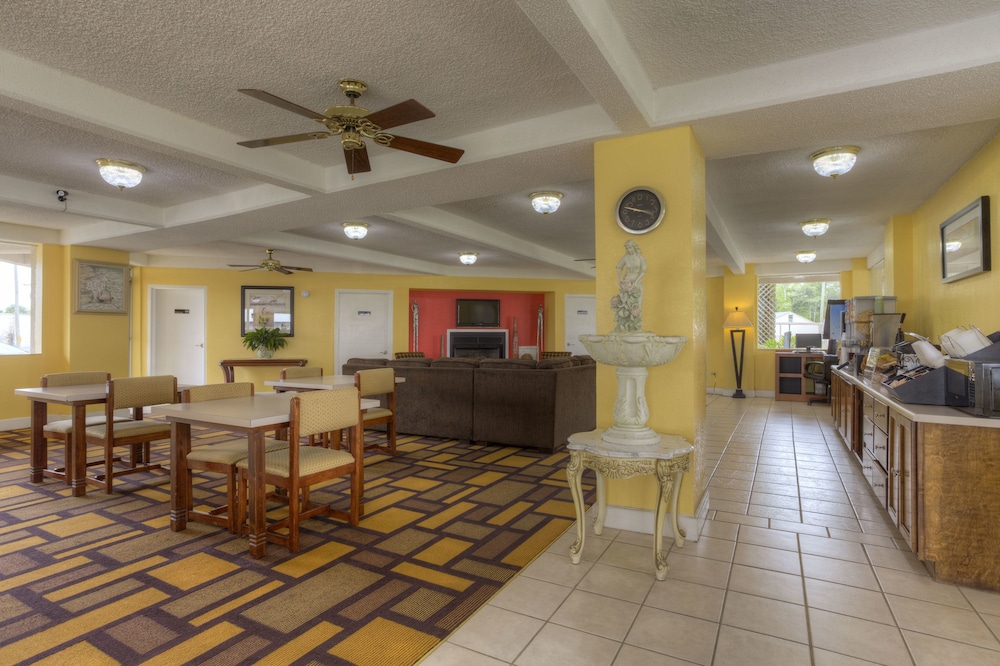 Lobby & Reception