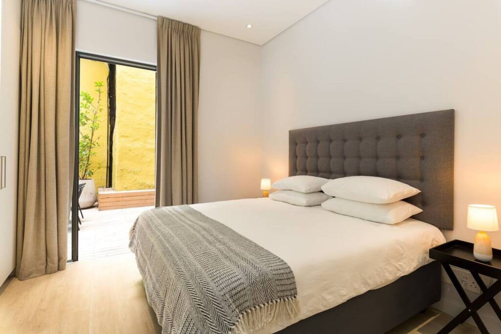 Spacious De Waterkant Retreat 2 Ensuite Bedrooms