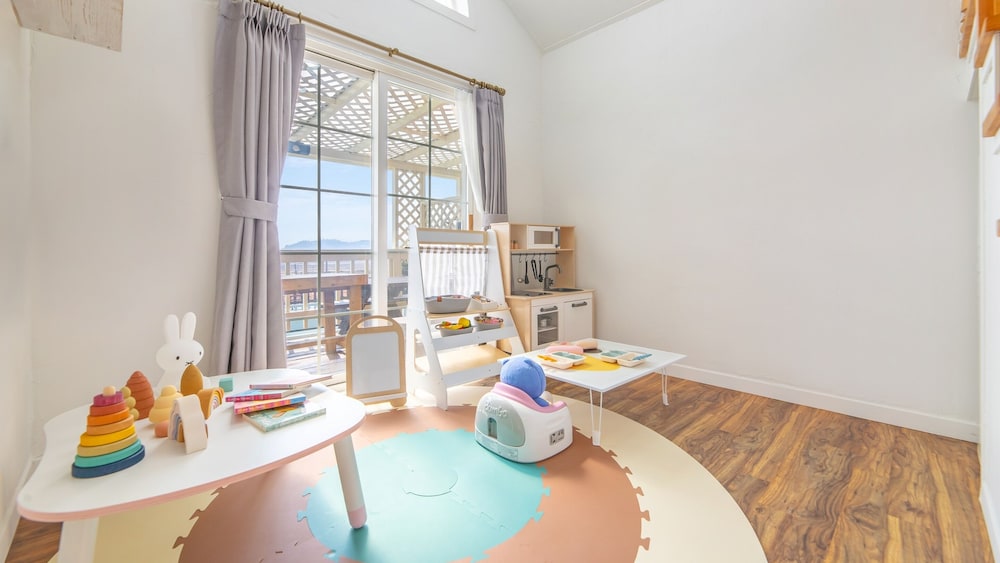 Ganghwa Hi Mom Kids Spa Pension Yellow