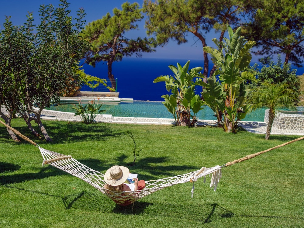 Private Island-Style Ultra Luxury Villa Estate