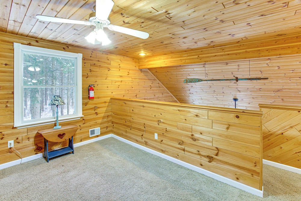 < 1 Mi to Snowmobile Trails: Cozy Cadillac Retreat
