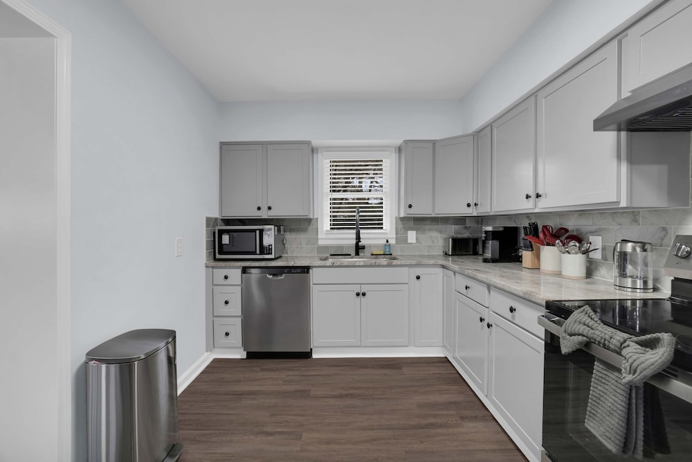 3BR Home Near AFB ASU Riverwalk Downtown