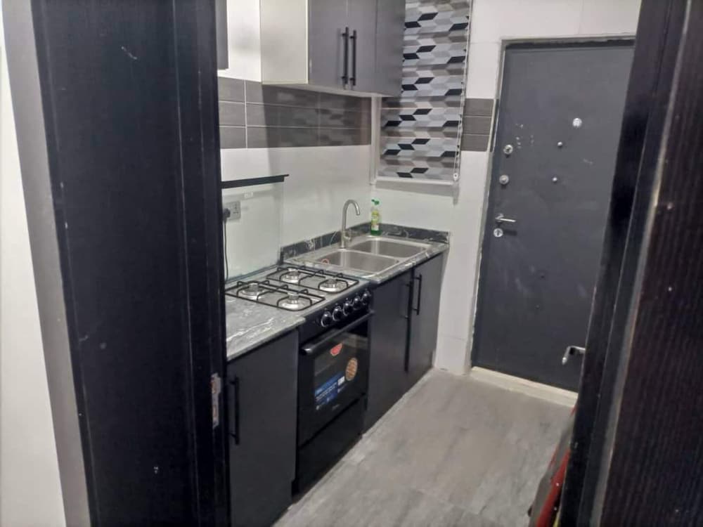 Shimawa-apartment-sleeps2-parking-24/7security