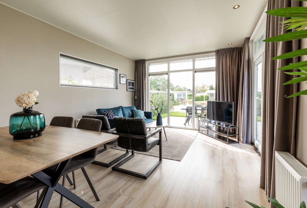 Chalet With Pond View in Gelderland