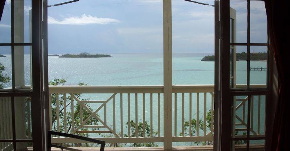 Island Seaside Suites - Property Image 4