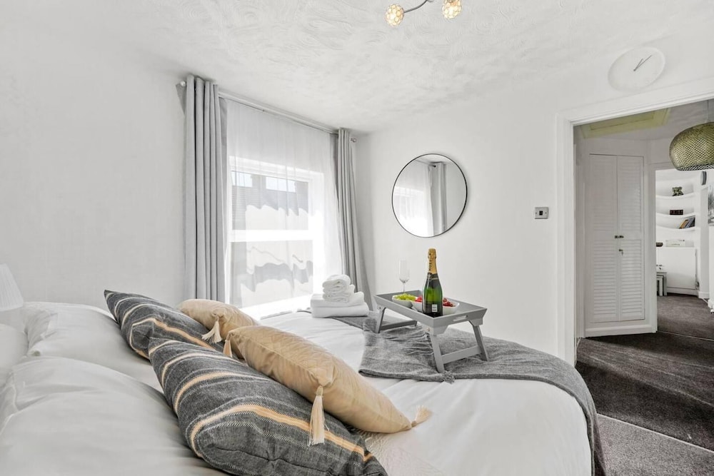 Impeccable Apartment in Bletchley Milton Keynes view 4