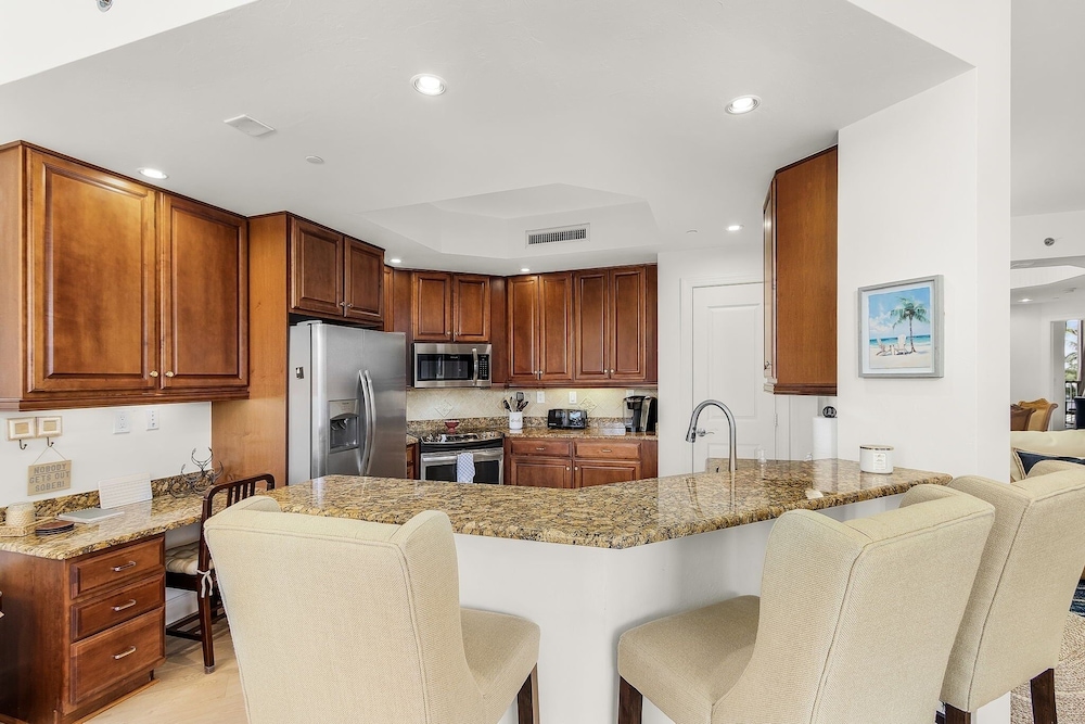 Waterside #835: Bayscape Bliss 3br/2ba Condo W/ Pool! 3 Bedroom Condo
