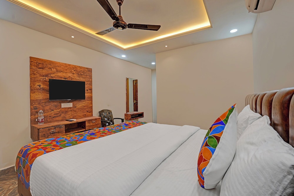 Fabhotel Pranavam Residency