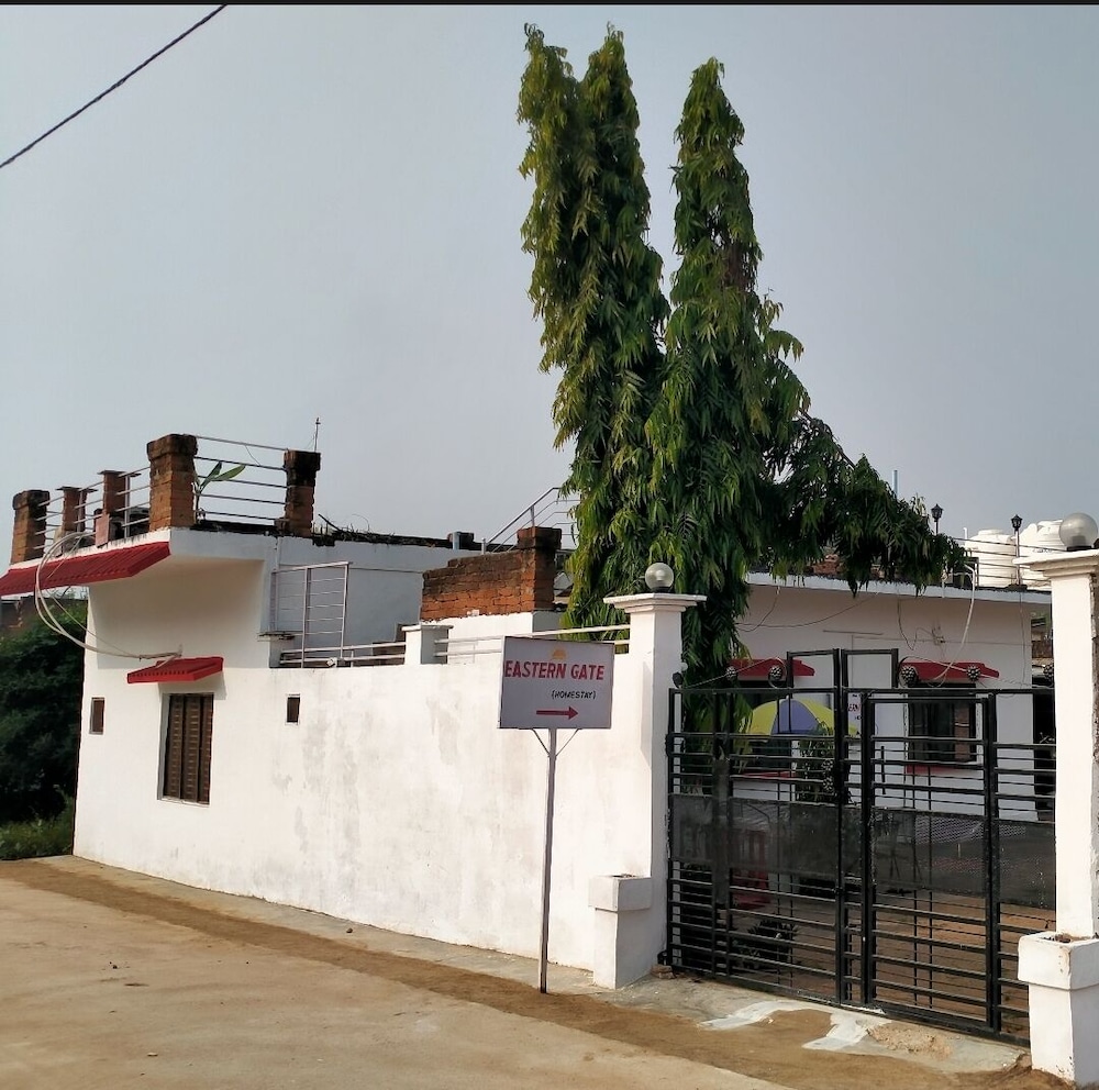 EASTERN GATE HOMESTAY