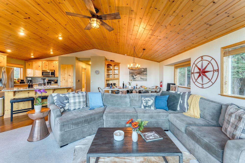 Golden Summit by Avantstay Stunning Secluded Cabin w Access to Tahoe Donner