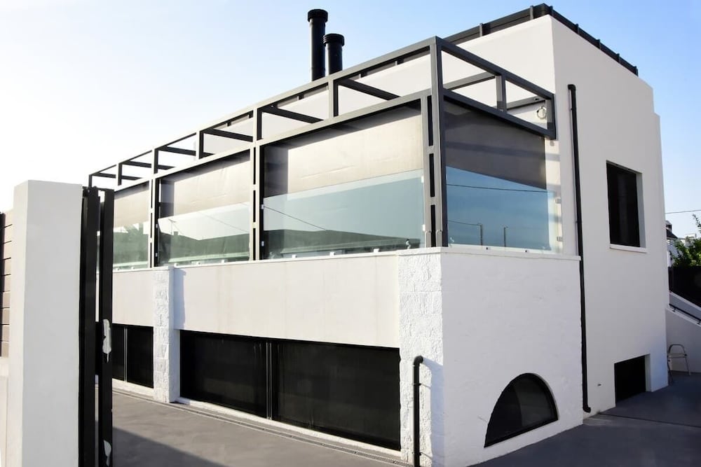 White and Black Cozy Suite in Aegina
