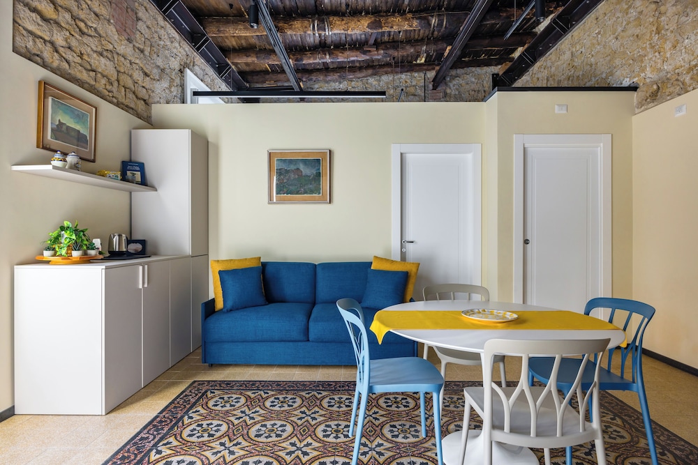 La Pinacoteca Aparthotel by NapoliApartments