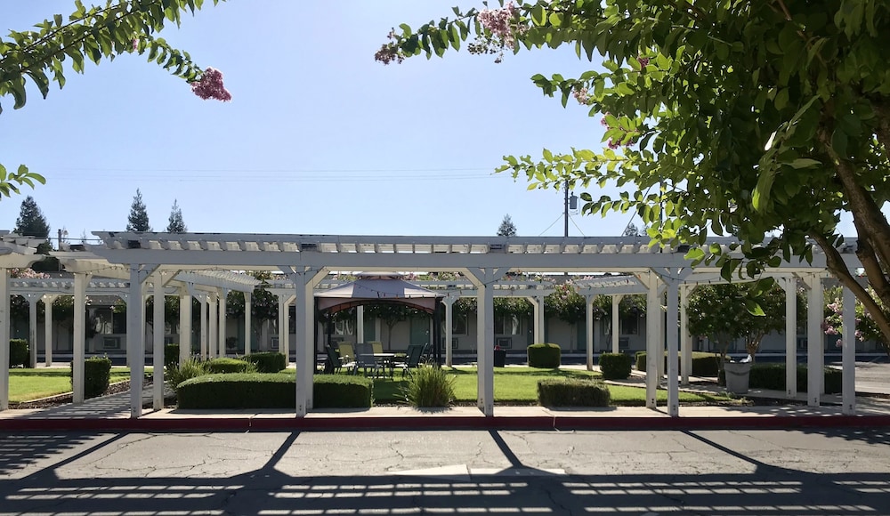 Turlock Vacations - Sunrise Inn Turlock - Property Image 3