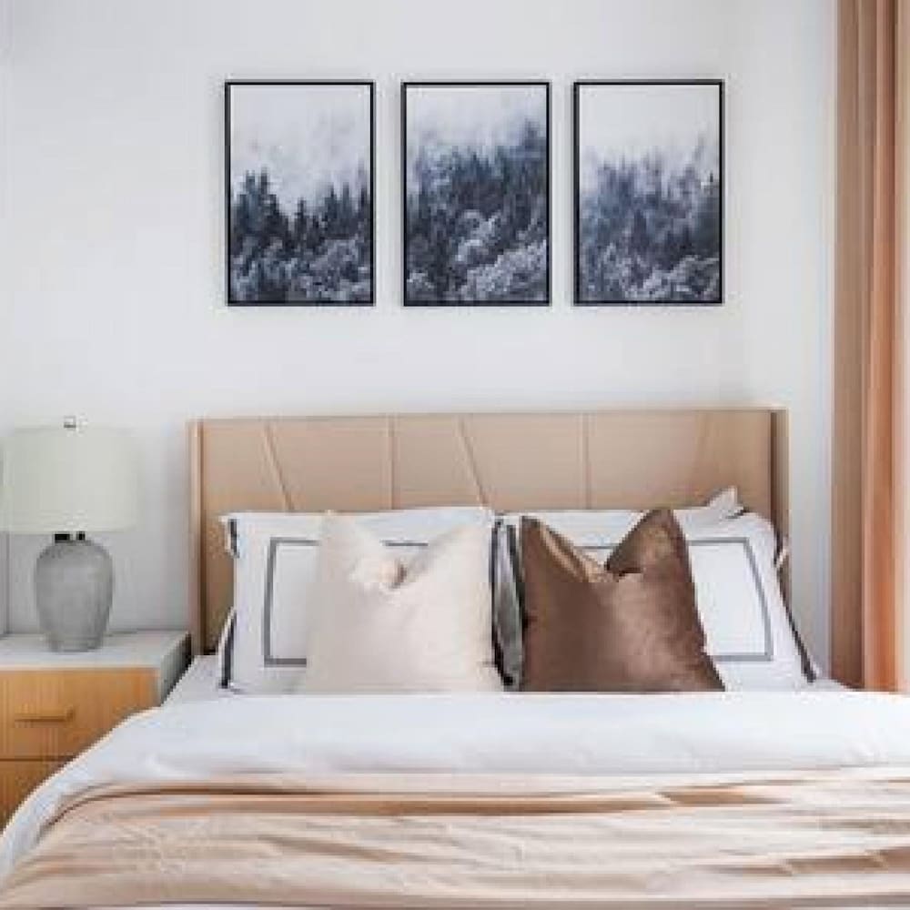 444-3 1BR Hell s Kitchen- Newly Furnished -elevator