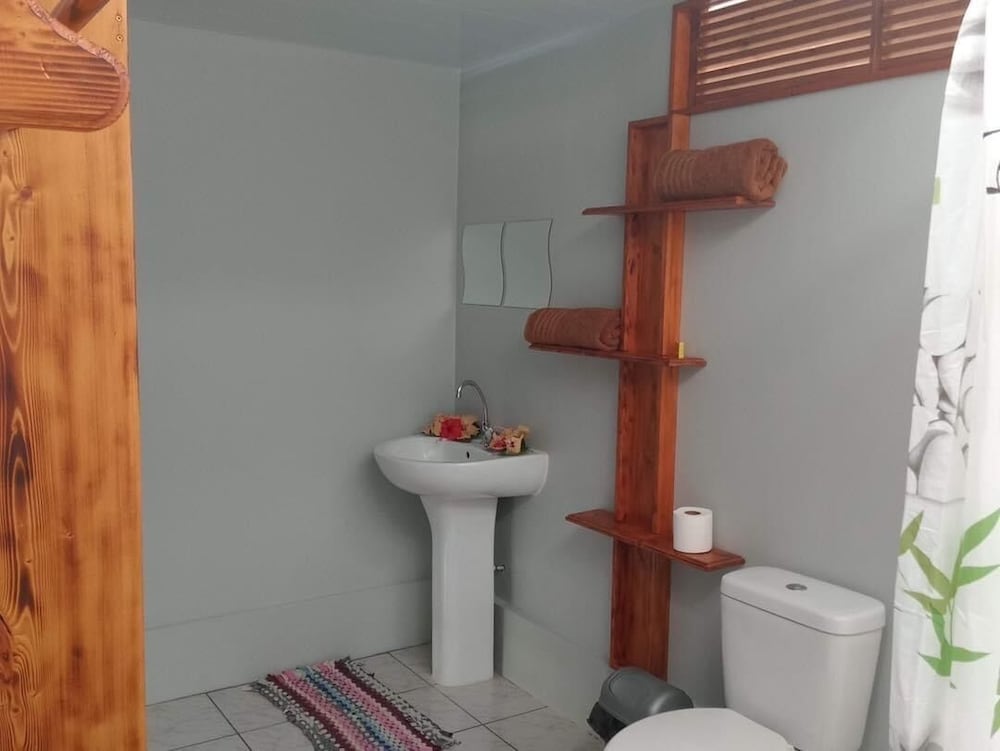 MOOREA VAIARE LODGE view 3