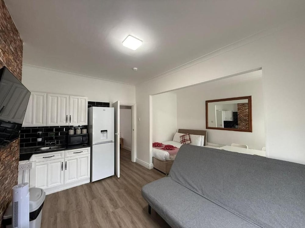 Blackpool - Apartment - Sleeps 6- Coastal Stay
