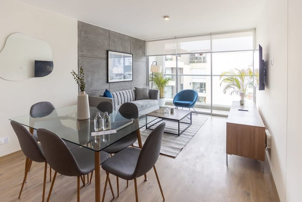 w Great 3BR Duplex With Terrace in Miraflores