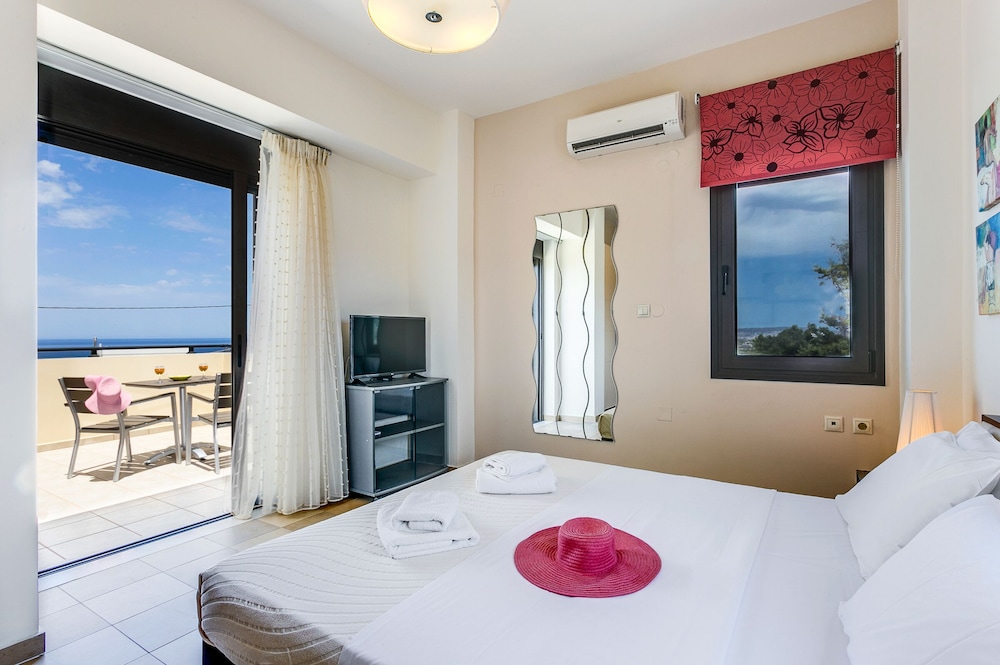 Villa Selena - Lux 4BD Residence view 3