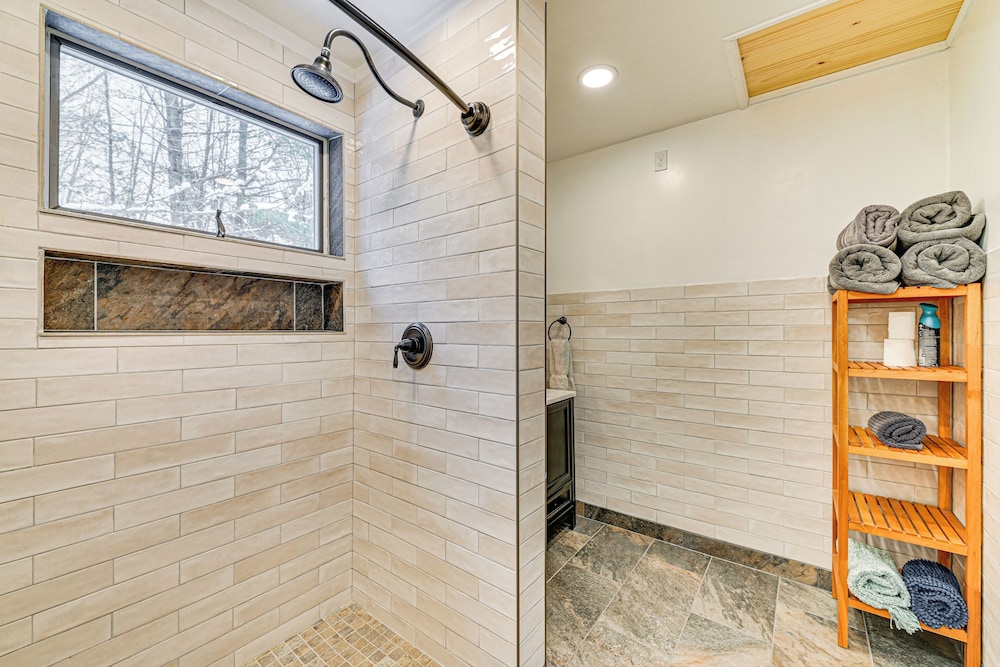 Ski, Hike & Golf: Pet-friendly Windham Retreat