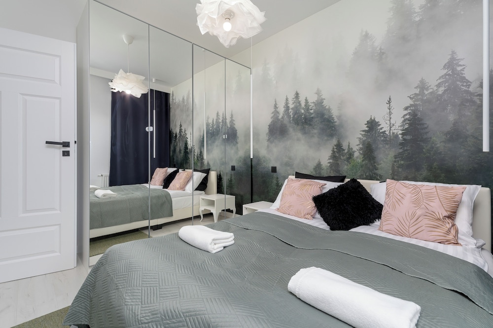 Elegant Apartment Rzeszów by Renters