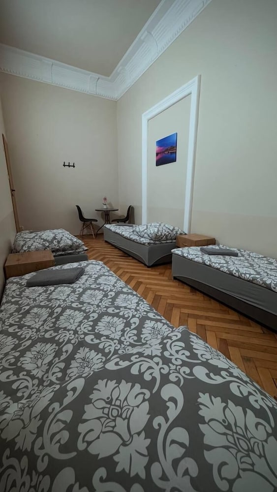 FiveHostel
