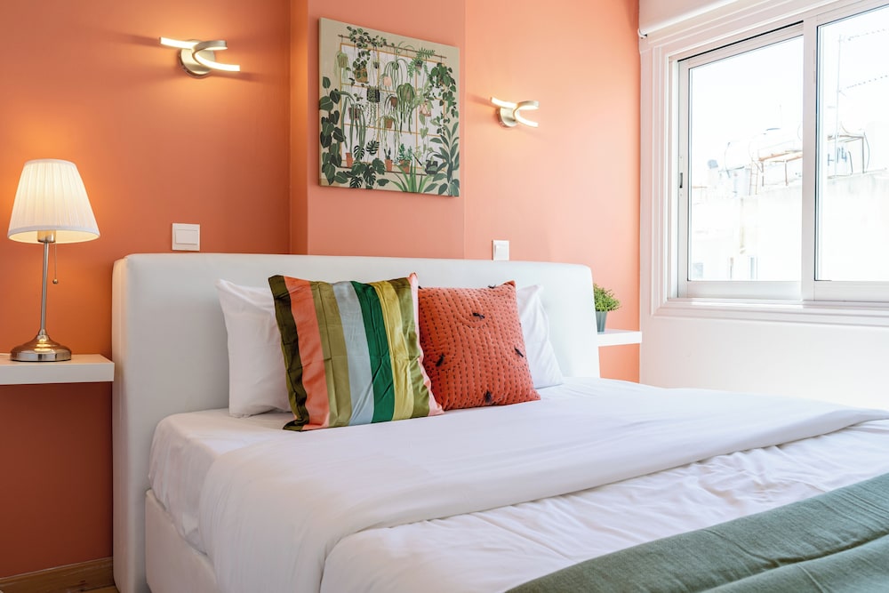 Oracle 2-BR Apt. & Balcony in Larnaca