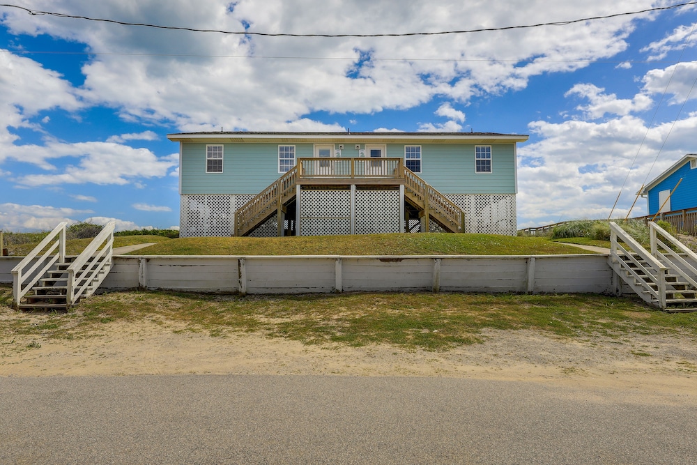 Lovely Emerald Isle Beach House - Steps to Beach! view 3
