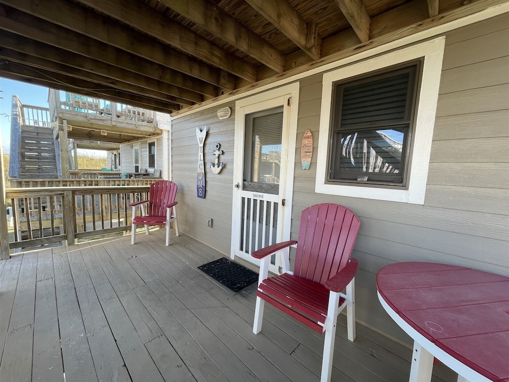 18 Foolish Endeavor Ii Studio Bedroom Condo by RedAwning