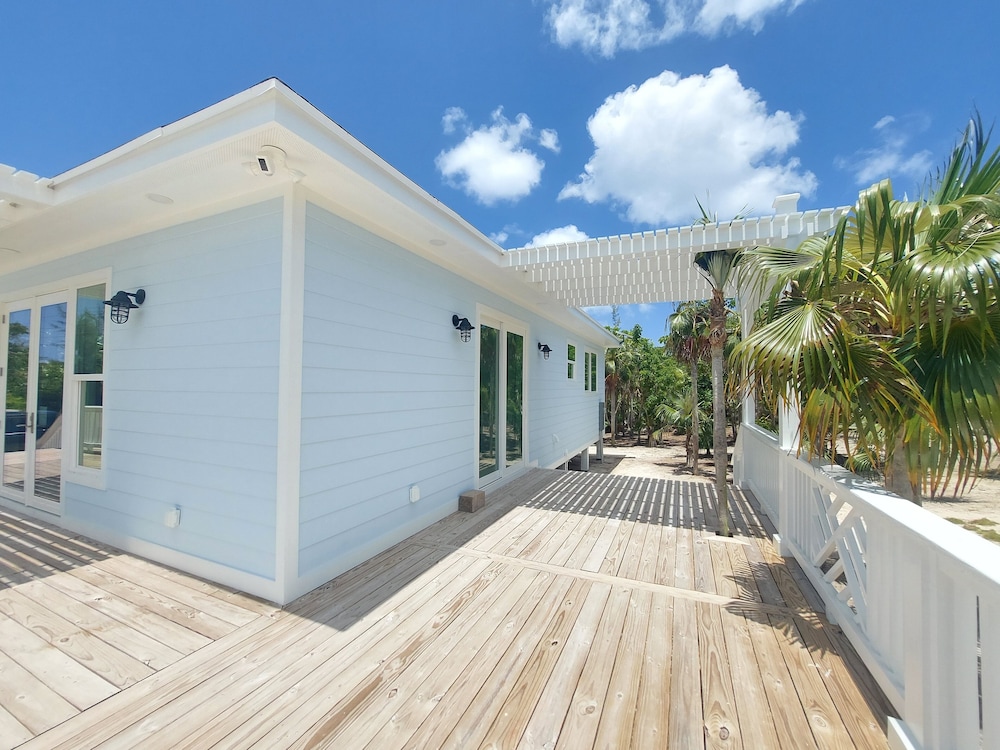 Silver Palms - Brand New Designer Home On Banks Road 2 Bedroom Home