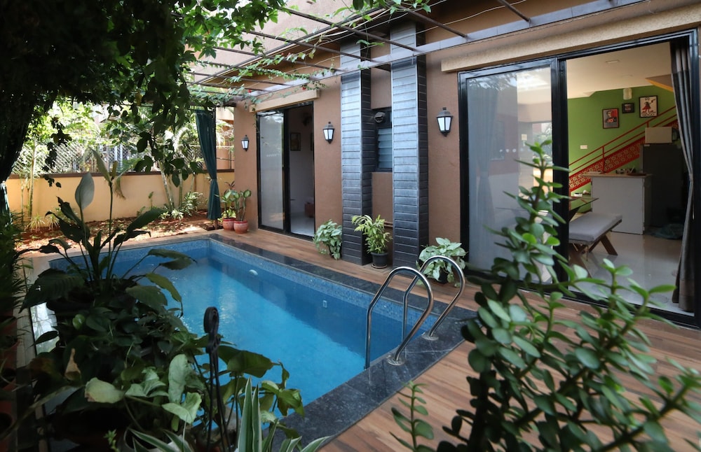 RETRO VILLA