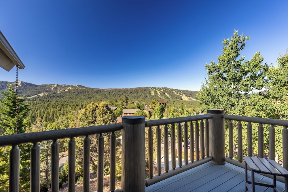 Hot Tub, Game Room, Large Deck w/ Incredible View Penticton Lodge by Avantstay view 5
