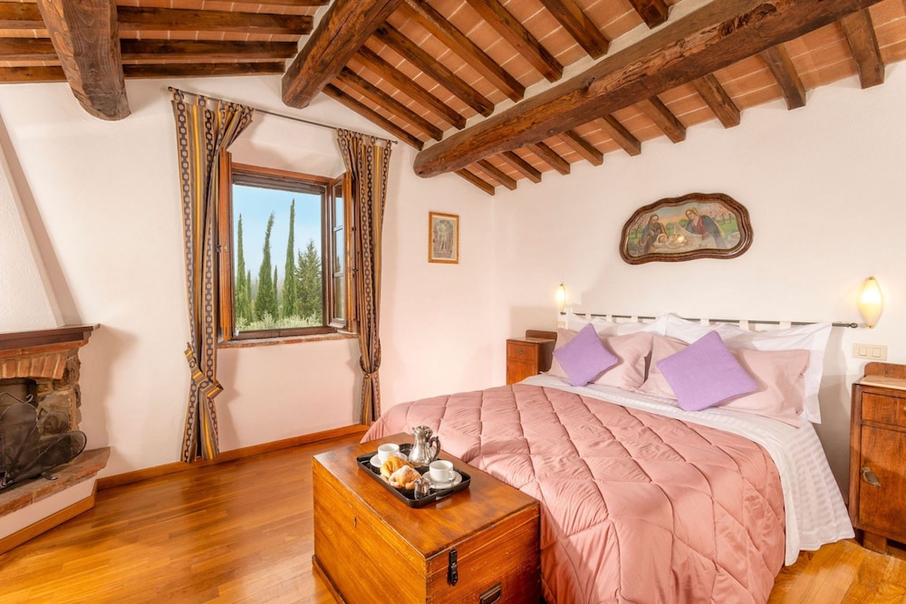 Podere Baiocco Sleeps 22 People 2 Private Pools Walking Distance to Town-podere Baiocco